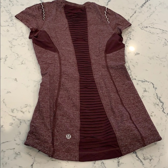 Lululemon t shirt - size 2 - Picture 6 of 6